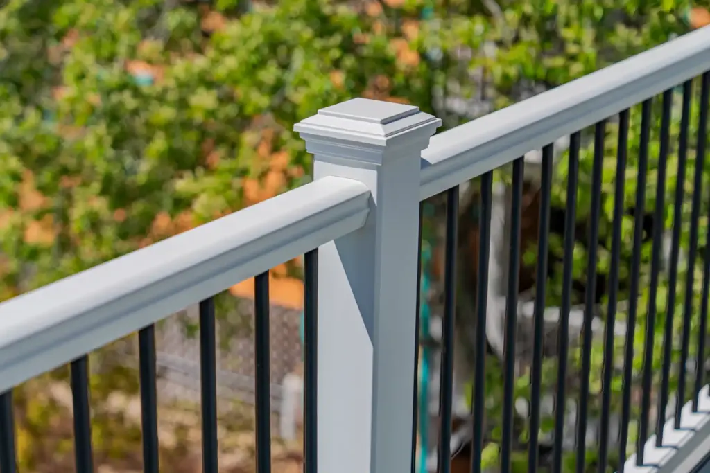 close-up-view-of-the-black-balusters-railings-with-white-post-cap-in-outer-banks-nc
