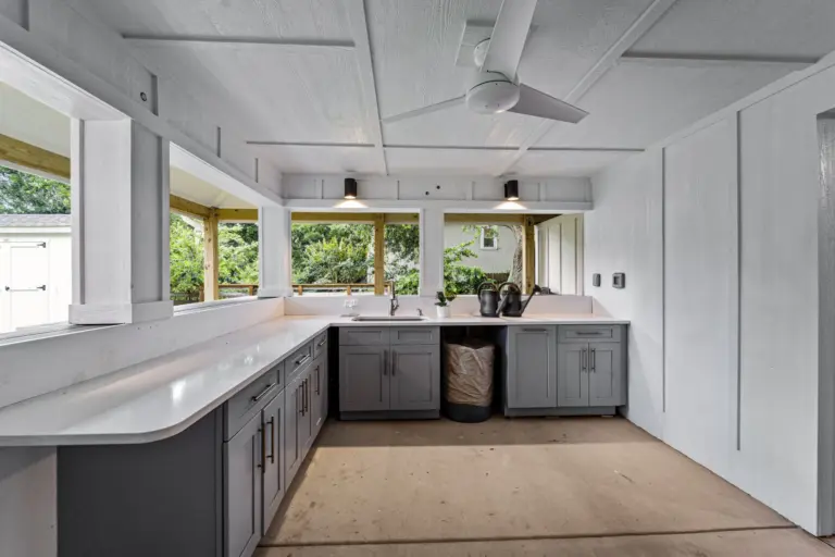interior-view-of-the-house-with-clean-outdoor-kitchen-and-a-fan-on-the-ceiling-in-outer-banks-nc