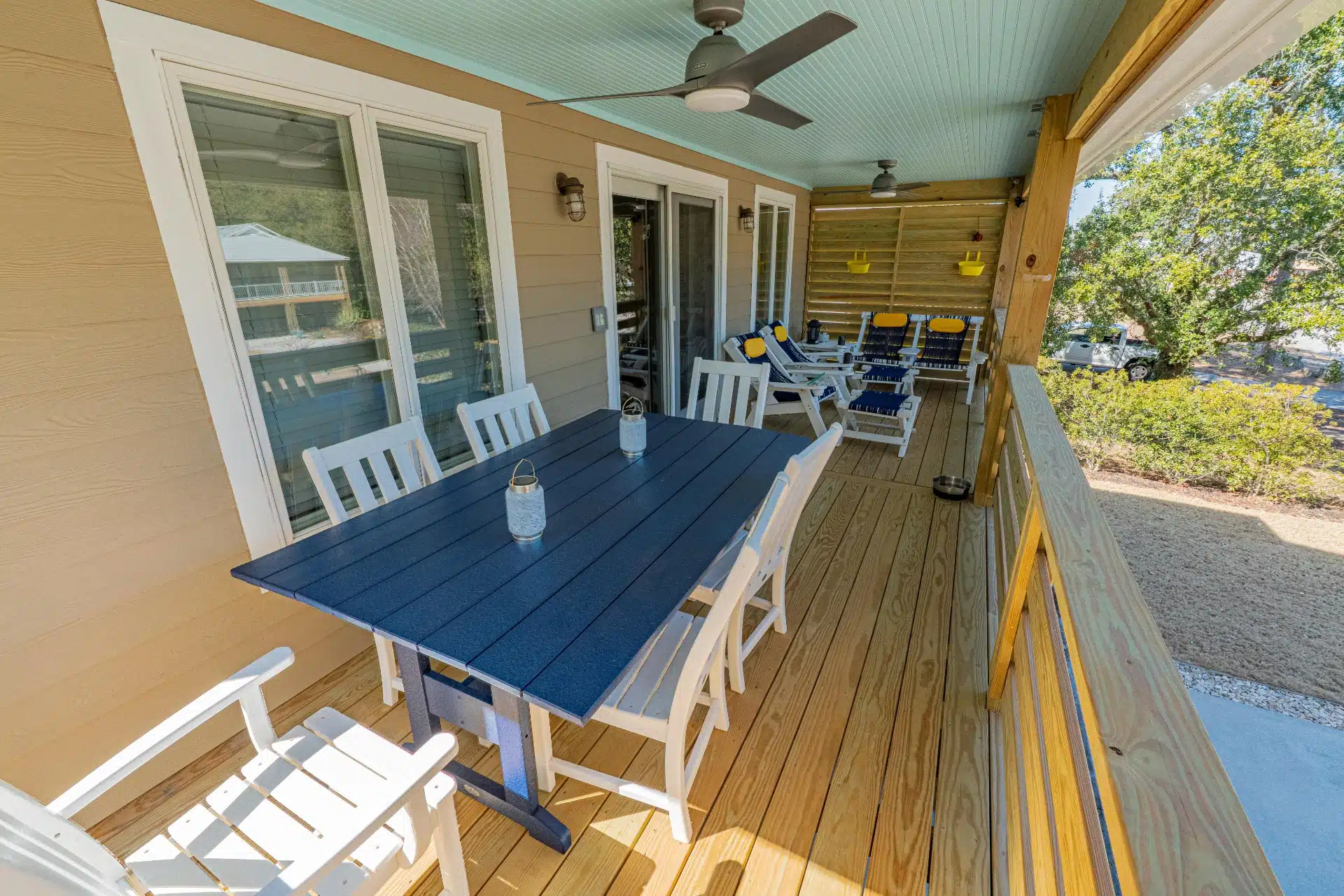 outdoor-living-space-on-the-interior-of-the-porch-in-outer-banks-nc